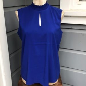 Tahari sleeveless top sz small fits like med.